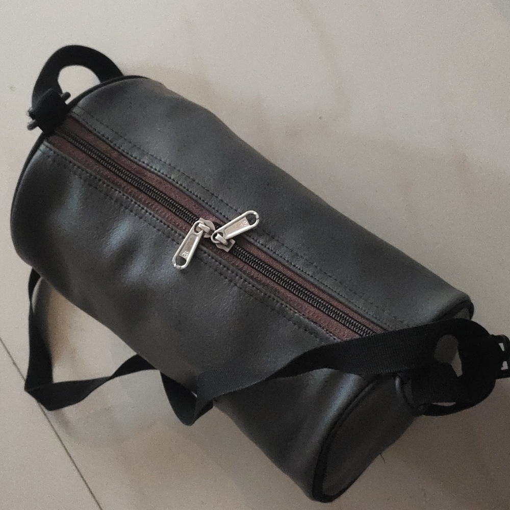Soft leather cylinder sling bag light weight - Picture 4 of 9